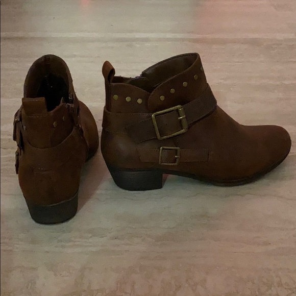 Heeled boots - Picture 2 of 3